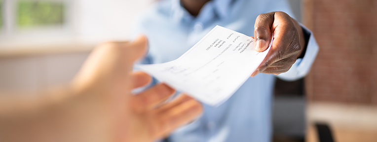 How to Deposit a Cheque